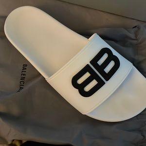 Balenciaga slides. Almost new. Only worn twice. Size 7 men - works 4 women size9